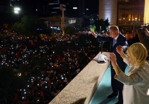 Erdoğan Tarihi Balkon Konuşmasın da 81 Milyonu Kucakladı