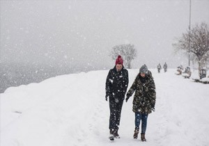 İstanbul da Beklenen Kar Yağışı Etkili Oluyor