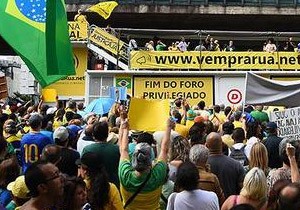 Brezilya da Yolsuzluklar Protesto Edildi