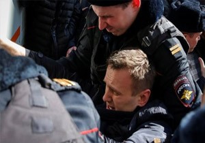 Gzaltna Alnan Muhalif Lider Navalny Yarg Karsnda
