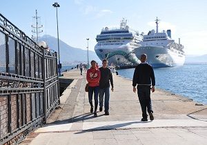 Alanya ya Lks Gemilerle Turist Akn