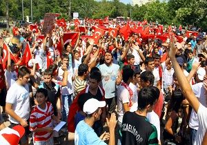 Antalyada 44 Derece Scaklkta Terr Protestosu