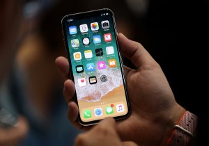 iPhone X, Apple Hisselerini Uurdu