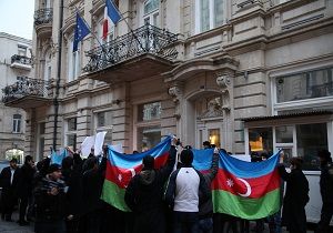 Azerbaycanl Genlerden Fransa ya Tepki
