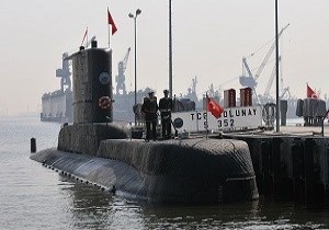 TCG Dolunay Denizaltısı Girne Limanın da ziyarete açıldı