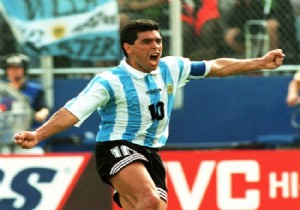 Efsane Futbolcu Maradona Hayatn Kaybetti