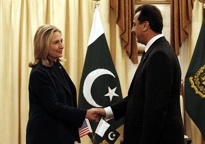 Pakistan Babakan Gilani, Clinton le Bir Araya Geldi