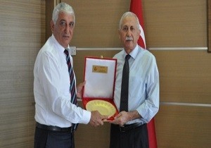 İçişleri ve Çalışma Bakanı Gürpınar,Güzelyurt Belediye Başkanı Özçınar’ı Ziyaret Etti