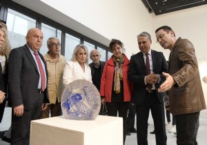 ‘İzlek’ karma cam sergisi Türkan Şoray Kültür Merkezi’nde .