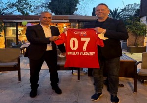 Slovakya Levoca Belediye Başkanı Vilkovsky’a ‘07’ numaralı Antalyaspor forması