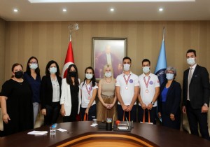 Rektör Özkan Yarışmada Derece Alan Öğrencileri Kutladı