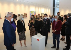 Akdeniz Üniversitesi Güzel Sanatlar Fakültesi Geleneksel Cumhuriyet Sergisi açıldı