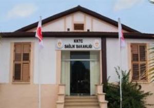 KKTC Salk Bakanl: ki turist karantinaya alnd