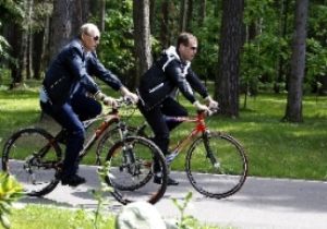 Putin ve Medvedevden Samimi Grntler