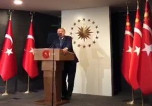 Erdoğan  Türkiye Tüm Dünyaya Demokrasi Dersi Vermiştir 