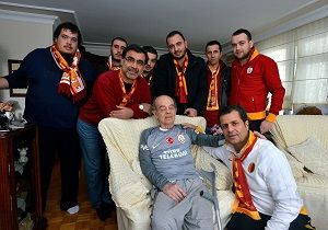 Galatasarayl Taraftarlardan Anlaml Ziyaret