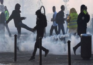 Akaryakıt Zammı Fransada Sokak Çatışmalarına Sebebe Oldu