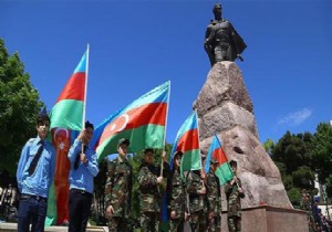 Azerbaycan da Zafer Gn Kutlamas