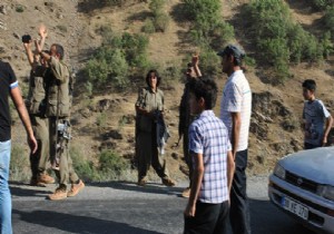 Hakkari de PKK Sivil Arac Tarad: 1 l, 1Yaral