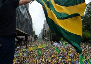 Brezilya da Yolsuzluk Protestosu Sryor