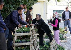 Mezar Ziyareti Yapana �cretsiz �i�ek
