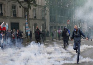 Paris te Gstericiler ile Polis Arasndaki atma Byyor