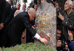 Türkeş Mezarı Başında Anıldı