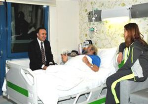 Altparmak tan Ressam Otyam a Hastane Ziyareti