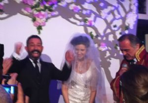 Cem Ylmaz evlendi!
