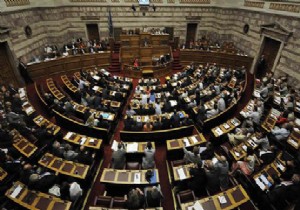 Yunan Meclisinde Kritik Oylama
