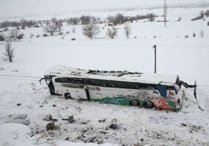 Krehir de Yolcu Otobs Devrildi: 35 Yaral