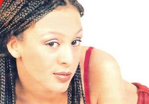 nl Sunucu-DJ Defne Joy Foster l Bulundu 