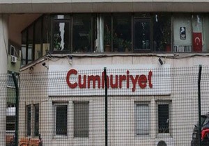 Cumhuriyet Gazetesinin nnde Silah Sesleri