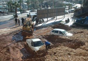 Antalya Finikede Yaan Dolu Zarara Sebep Oldu