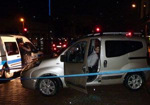 Arkadann Arabasnda ntihar Etti