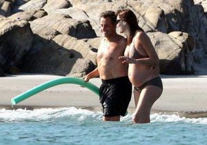 Hamile Carla Bruni Bikini Giydi