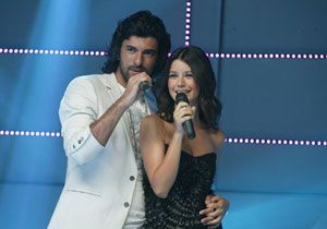 Beren Saat - Engin Akyrek Akn Twitter Ortaya kard