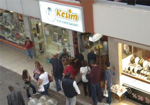 Antalyada Tarihi Kesim Kurukahvede Bayram Kuyruu