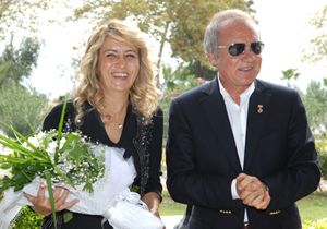 Bakan Evcilmenden Hikmet Kseye Teekkr Plaketi