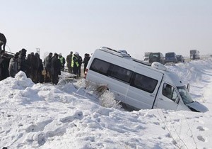 Erzurum da Zincirleme Trafik Kazas 32 Yaral