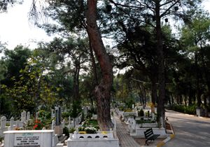 Uncal Mezarl Kameralarla Korunuyor 