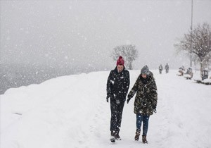 stanbul da Beklenen Kar Ya Etkili Oluyor