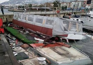 Kafe Olarak Kullanlan Tekne Batt