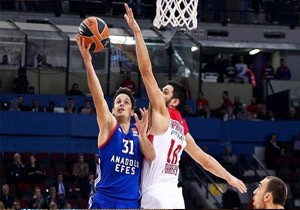 Anadolu Efes in Konuu Olympiakos