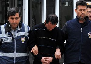 Soyguncular Maskelerindeki Parmak zi Ele Verdi