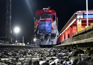 Trkiyeden ihra mallar tayan ilk yk treni inde