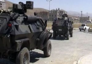 Hakkari de askeri araca saldr: 2 ehit