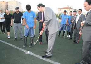 Diyarbakr Valisi Toprak,Baydemir le im Hokeyi Oynad