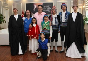 Al Yazma Folklor Kulb Demealt nn Gzdesi