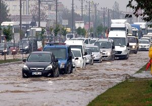 Antalya da Yamur Trafii Fel Etti